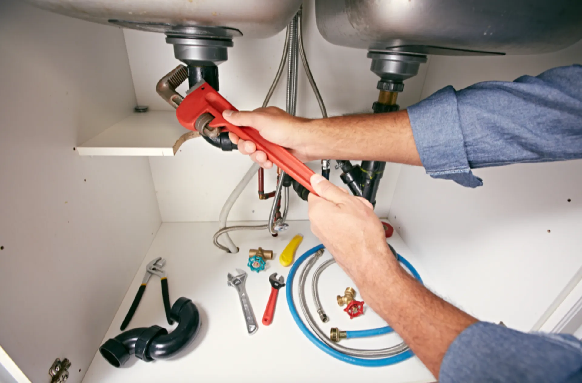 Common Mistakes Homeowners Make Before Calling an Emergency Plumber
