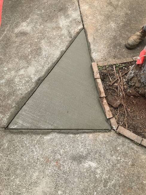 Driveway with water leak in Gladstone