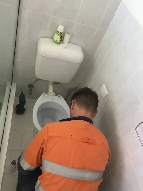 Toilet maintenance in Gladstone